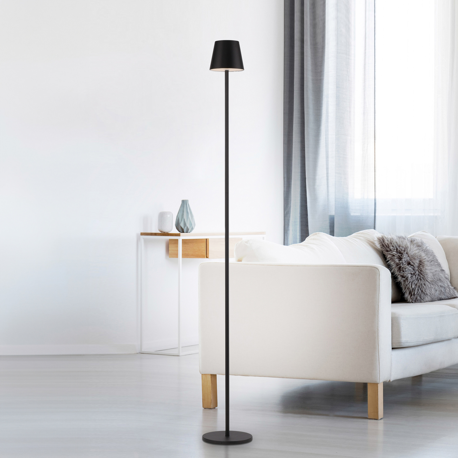 JUST LIGHT. Euria LED floor lamp with rechargeable battery, black, iron,